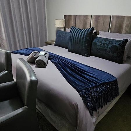 Blue Sparrow Guest House Миделбург Екстериор снимка
