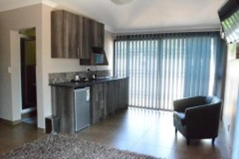 Blue Sparrow Guest House Миделбург Екстериор снимка