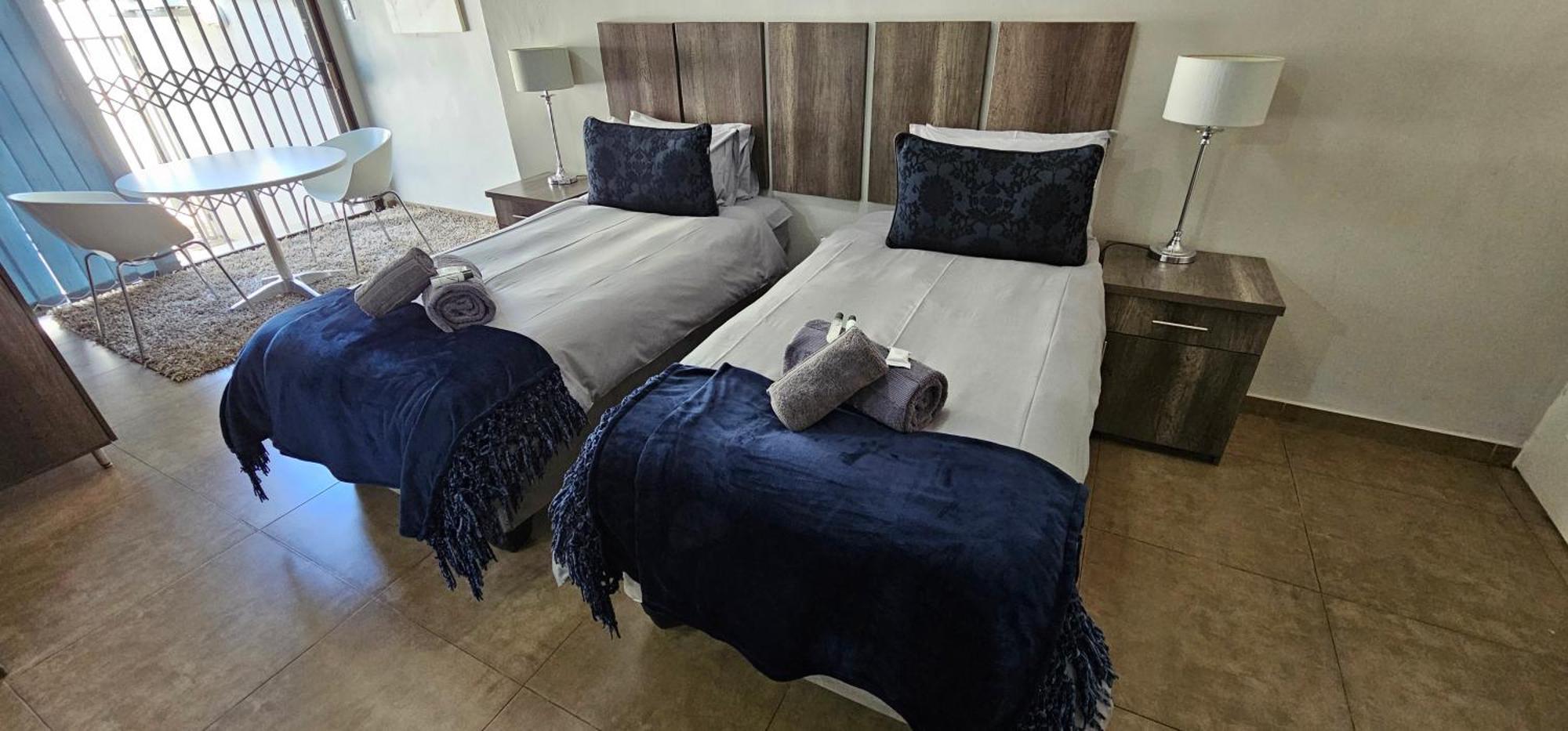 Blue Sparrow Guest House Миделбург Екстериор снимка
