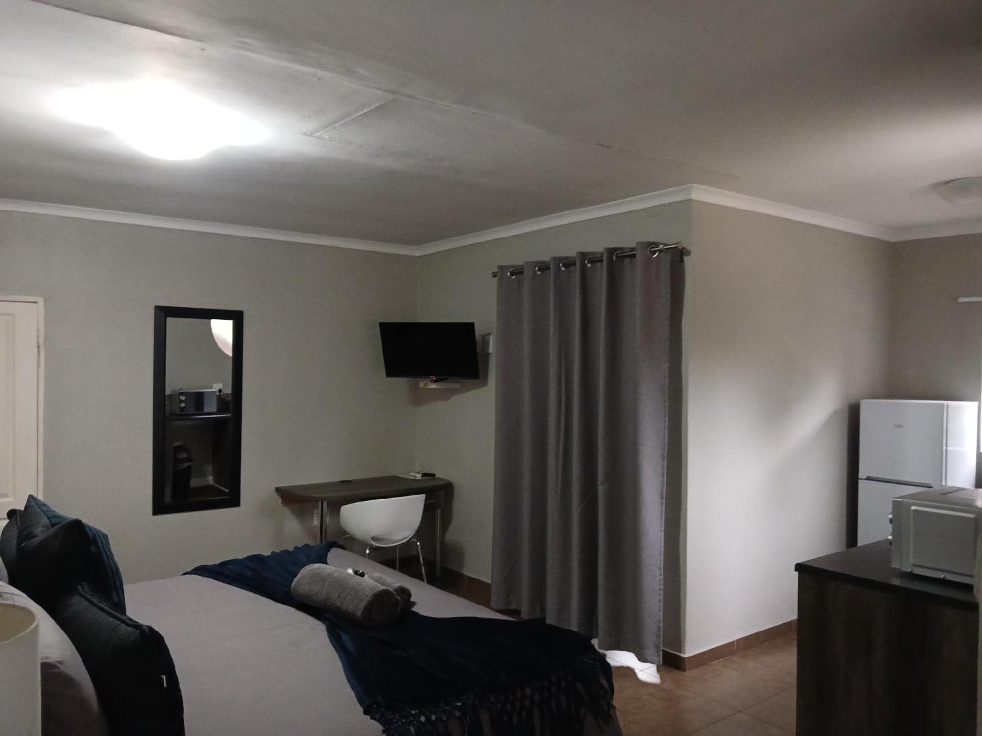 Blue Sparrow Guest House Миделбург Екстериор снимка